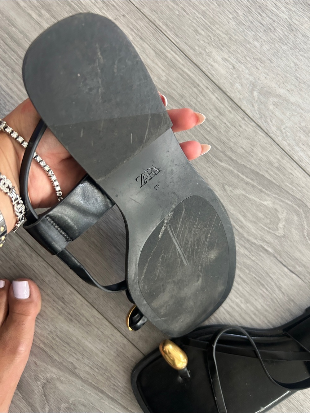 Zara Black Flat Strappy Leather Toe-Ring Sandals with Gold Detail Sz 39 - Picture 8 of 12
